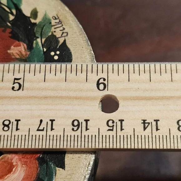 Hand Painted Artist Signed Oval Shaker Box Nativity Scene 6" x 4.75" - Picture 14 of 14